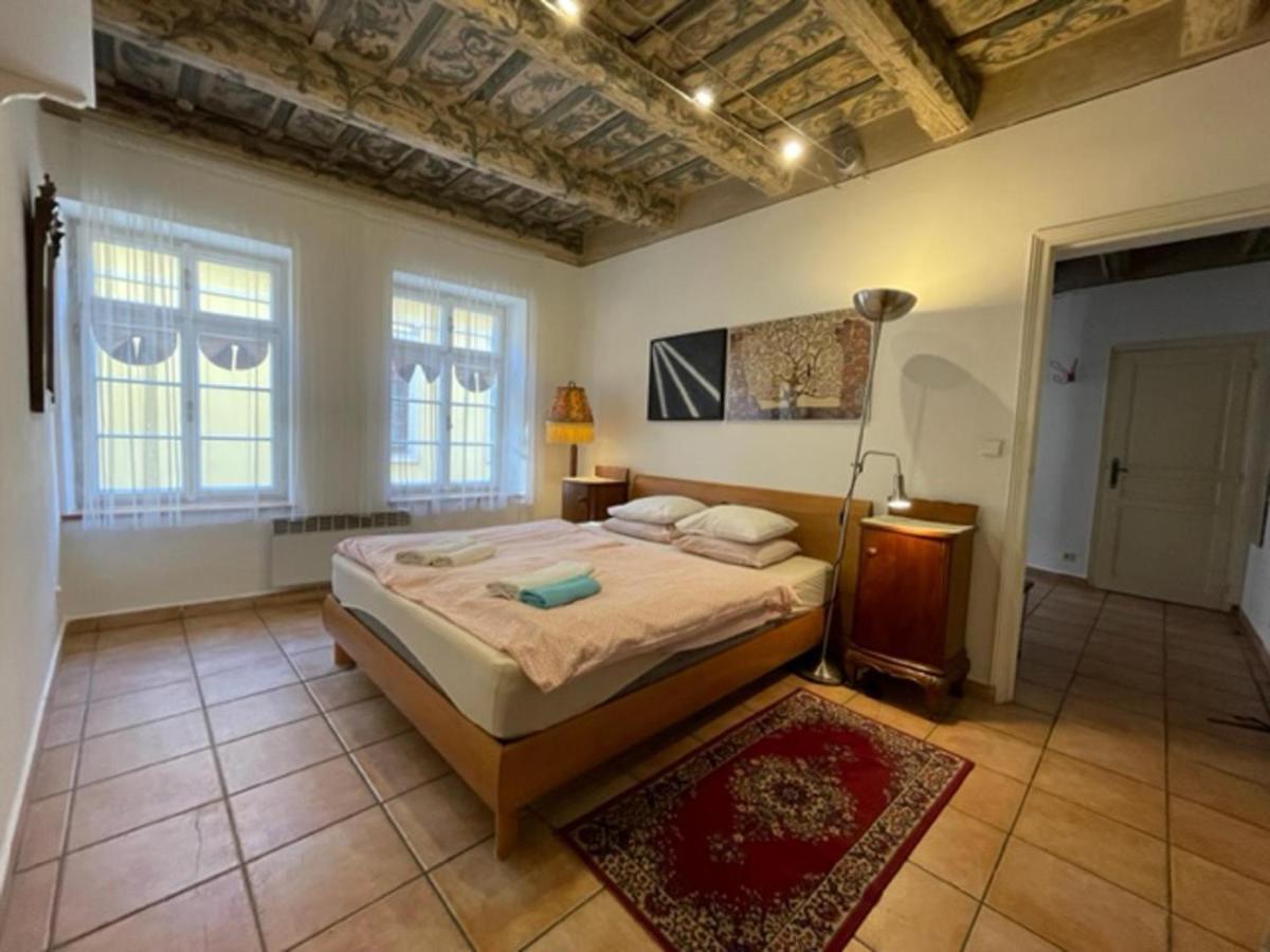 Historical Apartment With Balcony Prague Ngoại thất bức ảnh